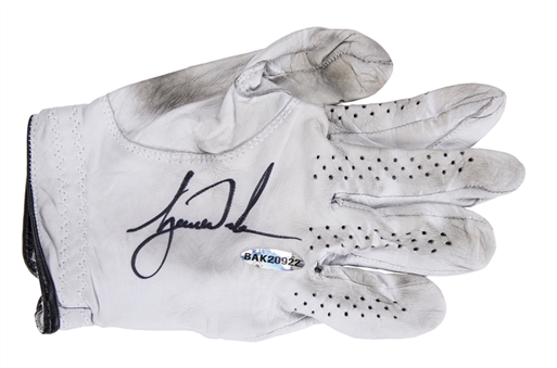 Tiger Woods Tournament-Worn & Signed Nike Glove (UDA & MeiGray)